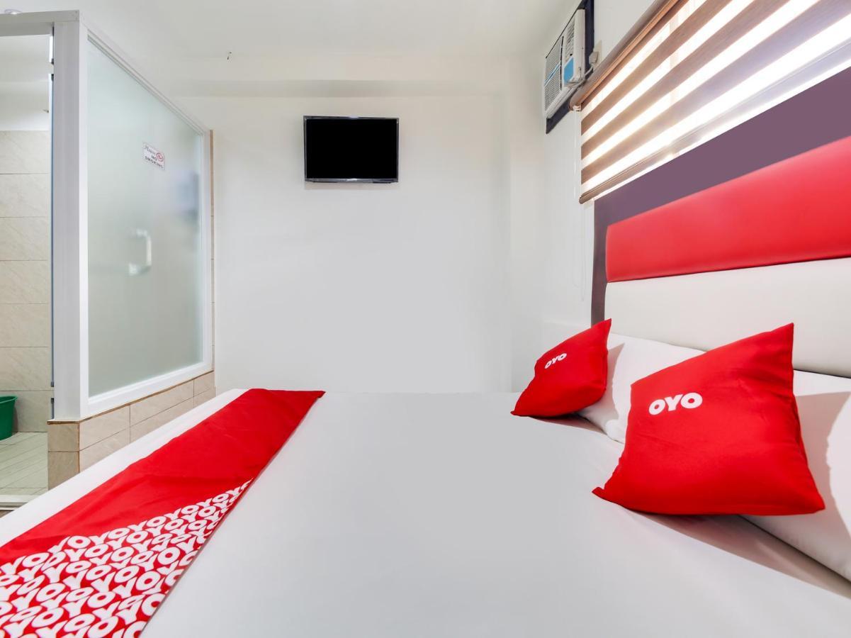 Oyo 895 Golden Majestic Pension Inn Μανίλα Εξωτερικό φωτογραφία