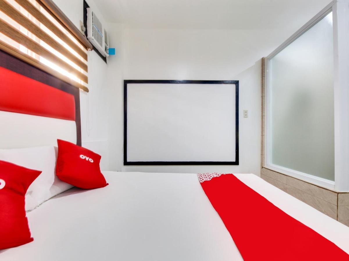Oyo 895 Golden Majestic Pension Inn Μανίλα Εξωτερικό φωτογραφία